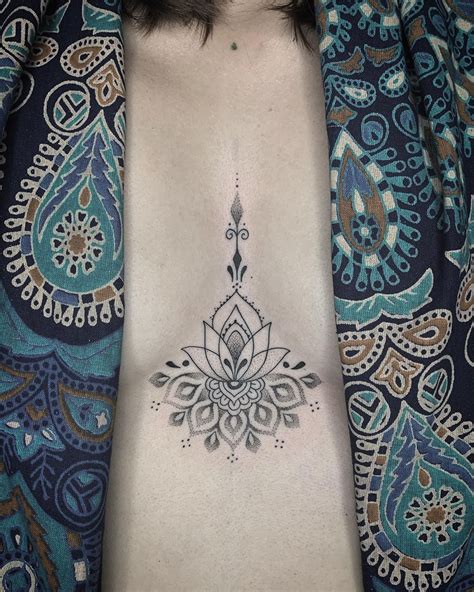 tatouage underboob|Confira mais de 15 tatuagens underboob para se inspirar